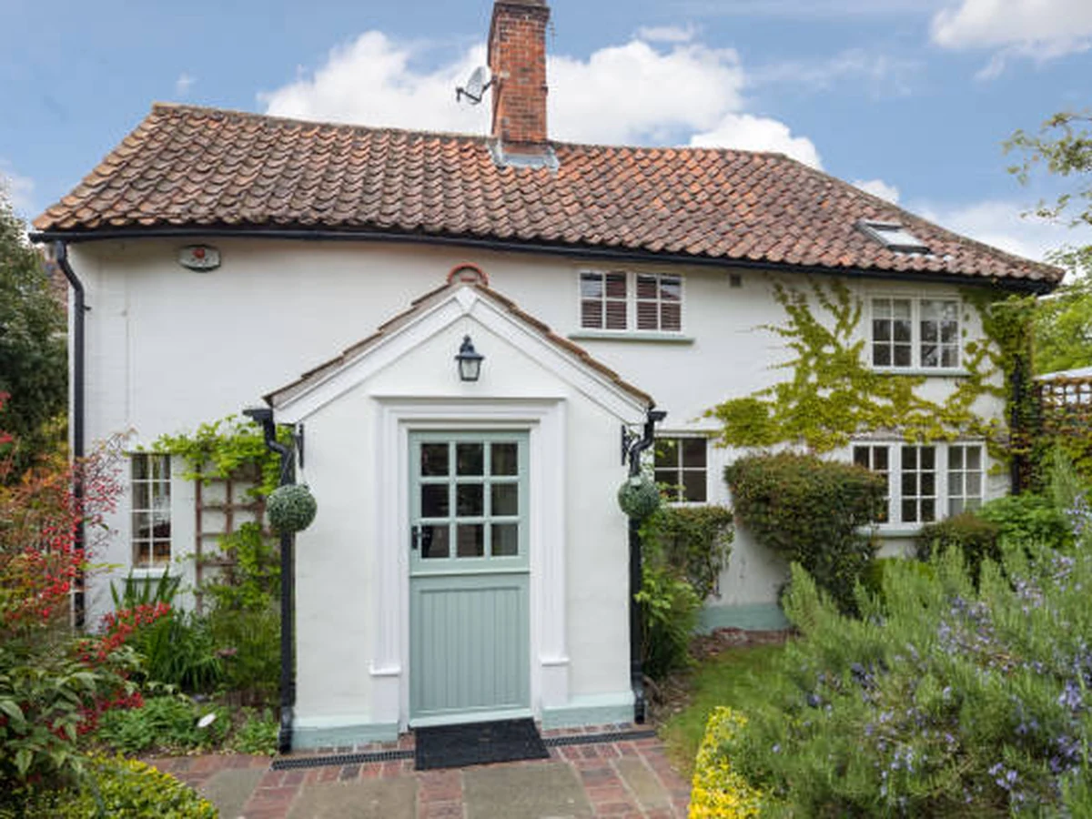 White country cottage exterior painting in Ipswich by Ipswich Painters
